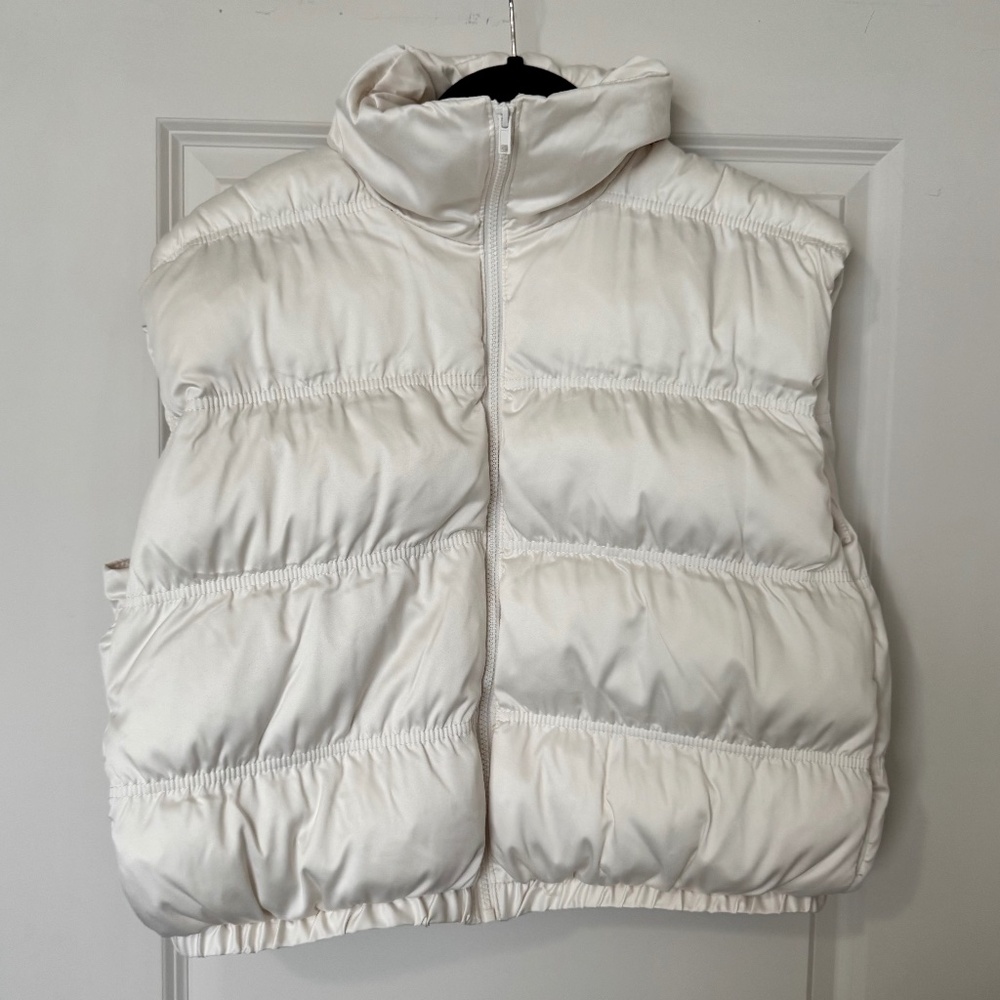 NWT Wild Fable Puffer Vest size M